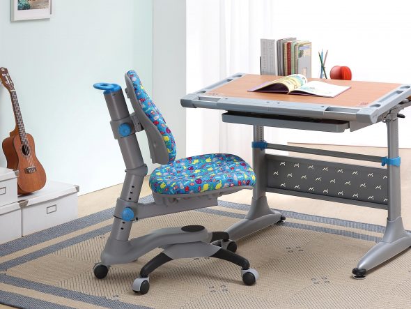 كرسي قابل للتعديل للطالب