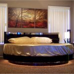 السرير جولة أنيقة مع الضوء