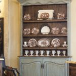 بوفيه خشبي أنيق لمطبخ أنيق