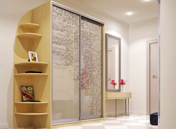 خزانة منزلقة لقاعة بأسلوب بروفانس