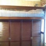 سرير علوي رائع وخزانة ملابس صلبة