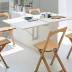 كراسي قابلة للطي في الداخل