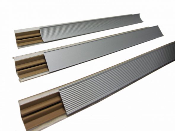 نقوم بتوصيل أجزاء اللوح