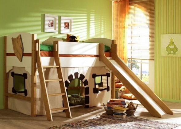 الشمس سرير علوي مع الشريحة