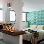 طاولة مكياج في غرفة النوم