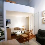 غرفة نوم 2 وغرفة معيشة في طبقة واحدة في شقة صغيرة