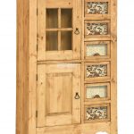 الأثاث الخشبي العتيقة في المطبخ