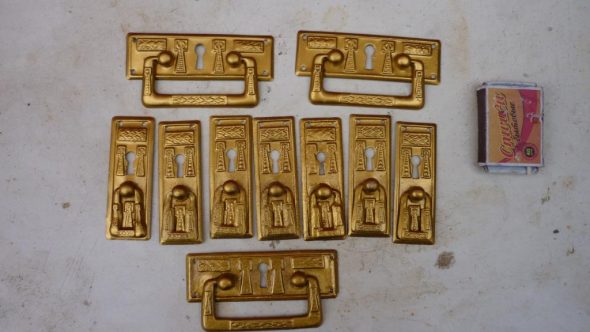 تجهيزات الأثاث العتيقة