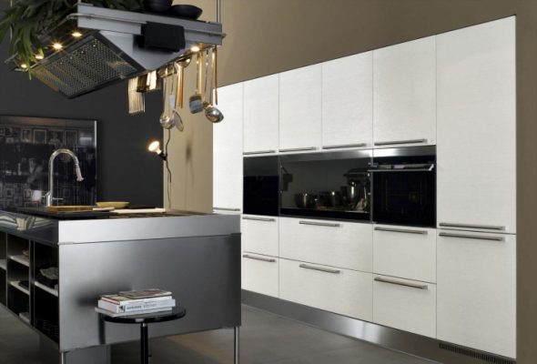 مطبخ مريح وعملي مع جزيرة في الوسط