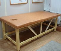 أريكة مريحة مع قطع للوجه