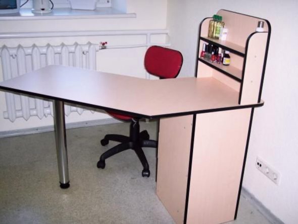 طاولة مريحة للتقليم