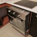 ركن المطبخ مع الأجهزة المتكاملة