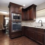 الأجهزة المدمجة في زاوية المطبخ من الخشب