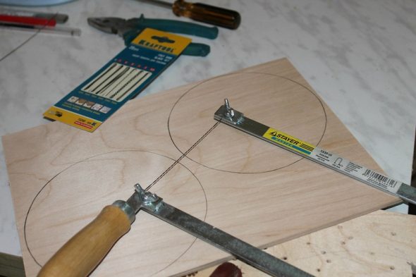 قطع دائرة من الخشب الرقائقي