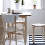 طاولة عالية