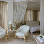 بيلايا-figurnaya-MEBEL-ق-zolotymi-detalyami