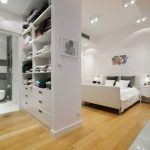 قسم خزانة الملابس البيضاء لغرفة النوم