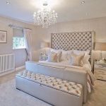 سرير مزدوج كبير مع ظهر ناعم