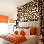 سرير جميل كبير مع اللوح الأمامي لينة