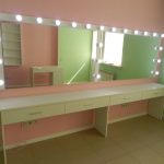 مرآة مكياج كبيرة لشخصين