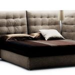 اللوح الأمامي كبير من شكل غير عادي