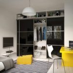 خزانة ملابس لامعة سوداء