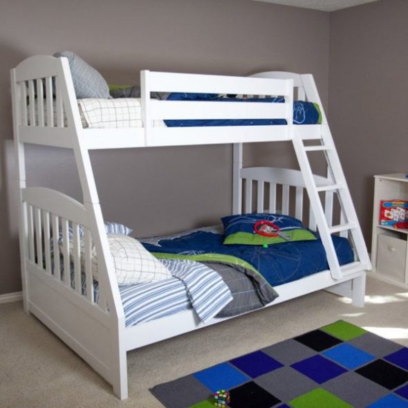 سرير خشبي مع عرض مختلف للأسرة