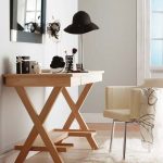 طاولة مكياج خشبية