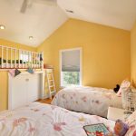 غرفة الأطفال للفتيات في العلية