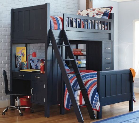 سرير بطابقين مصنوع من الخشب