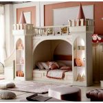 سرير بطابقين كقلعة