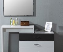 طاولة خلع الملابس الأنيقة