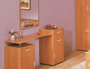 طاولة خلع الملابس الأنيقة في غرفة النوم