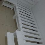 إطار سرير طفل أبيض