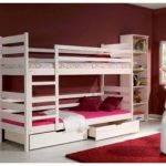 تم تجهيز Bed Darek بجوانب واقية على كل من الأسرة العلوية والسفلية