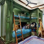 سرير لثلاثة أطفال في مستويين