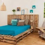 سرير المنصة مصنوعة من مواد الخردة