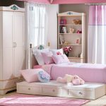 سرير مع كتلة منزلقة للبنات