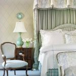 السرير في قفص مع المظلة