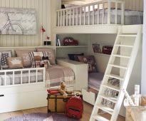 سرير مع الرسالة G في مستويين