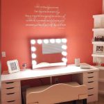 مرآة خلفية صغيرة لغرفة الملابس