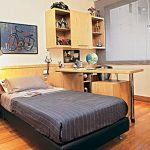 الأثاث في غرفة المراهق