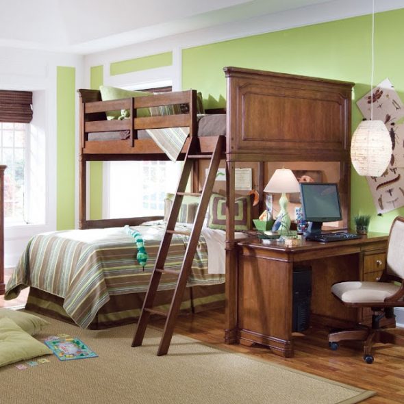 السرير - العلية مع سرير إضافي في القاع