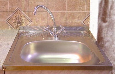 وضعت على بالوعة