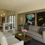 الأثاث المنجد محايد في الداخل مشرق