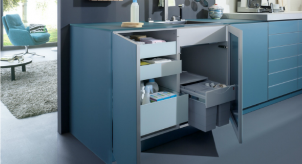 مكان منظم تحت المغسلة