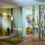 خزانة ملابس مفتوحة ومغلقة كقسم