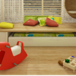 المنصة في الشقة بأيديهم