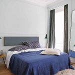 لوحة ناعمة مثبتة على الحائط ، تقابل عرض السرير