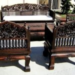 مثال على الأثاث المنحوت في الداخل